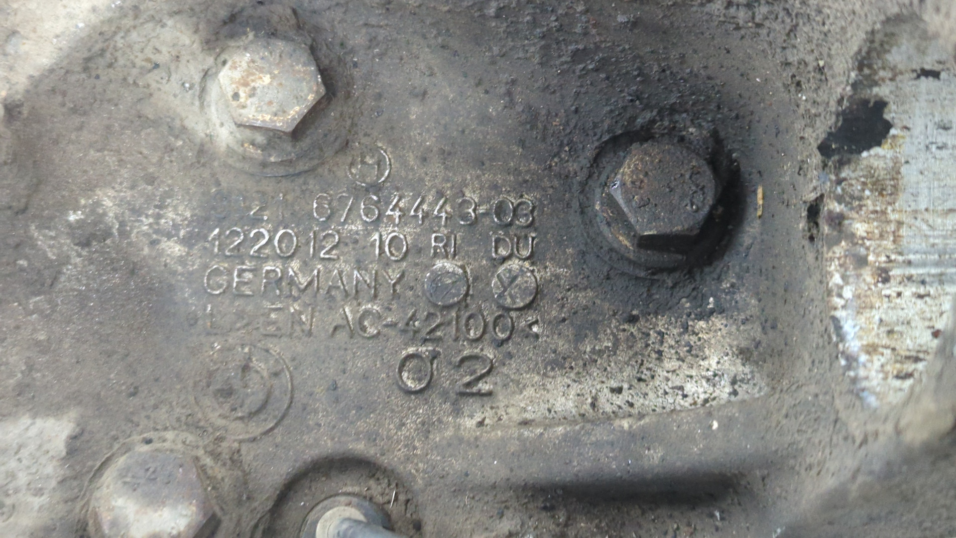 Кулак поворотный передний левый