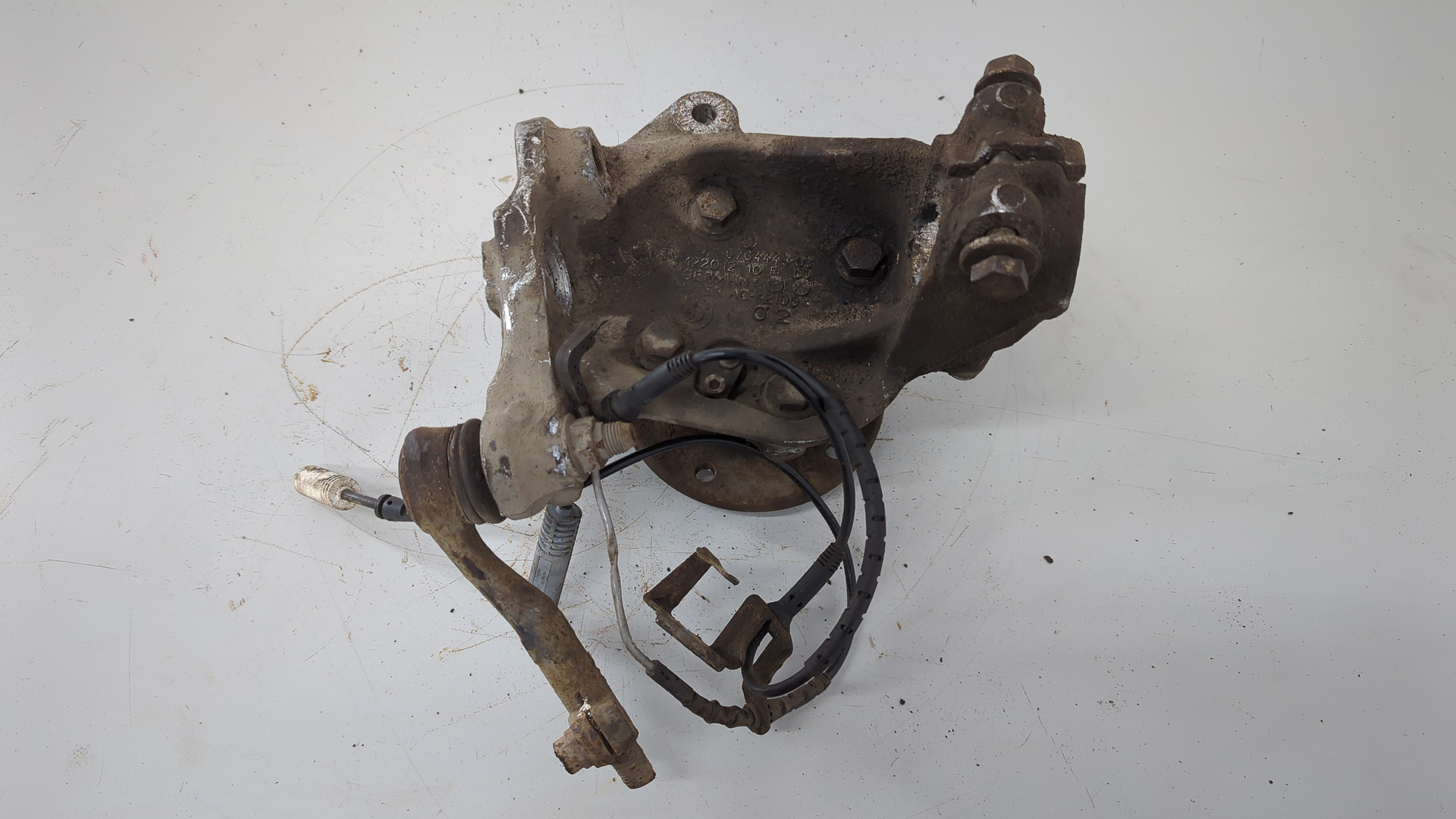 Кулак поворотный передний левый