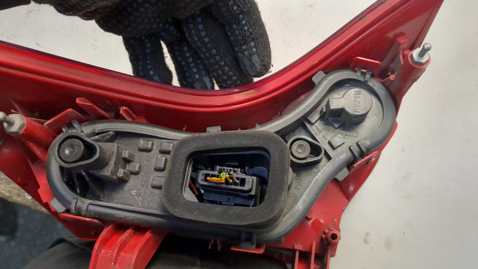 Фонарь задний левый