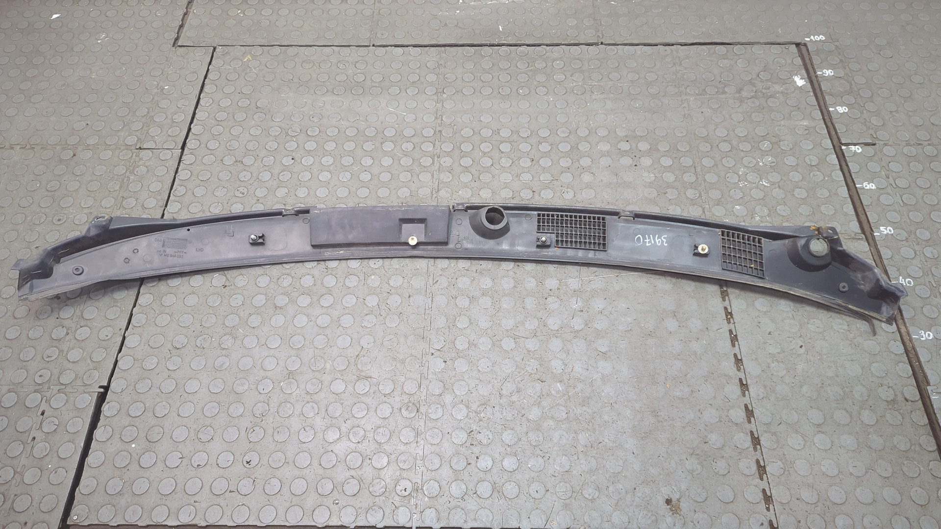 Решетка стеклоочистителей (Жабо)