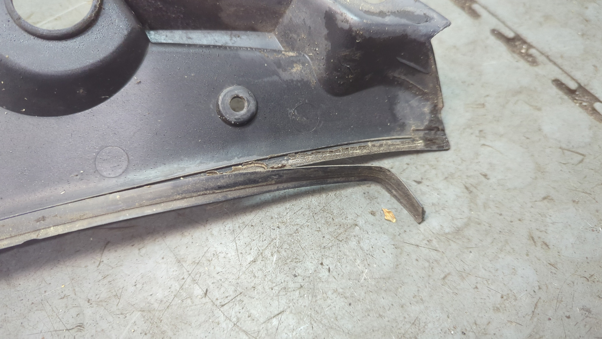 Решетка стеклоочистителей (Жабо)