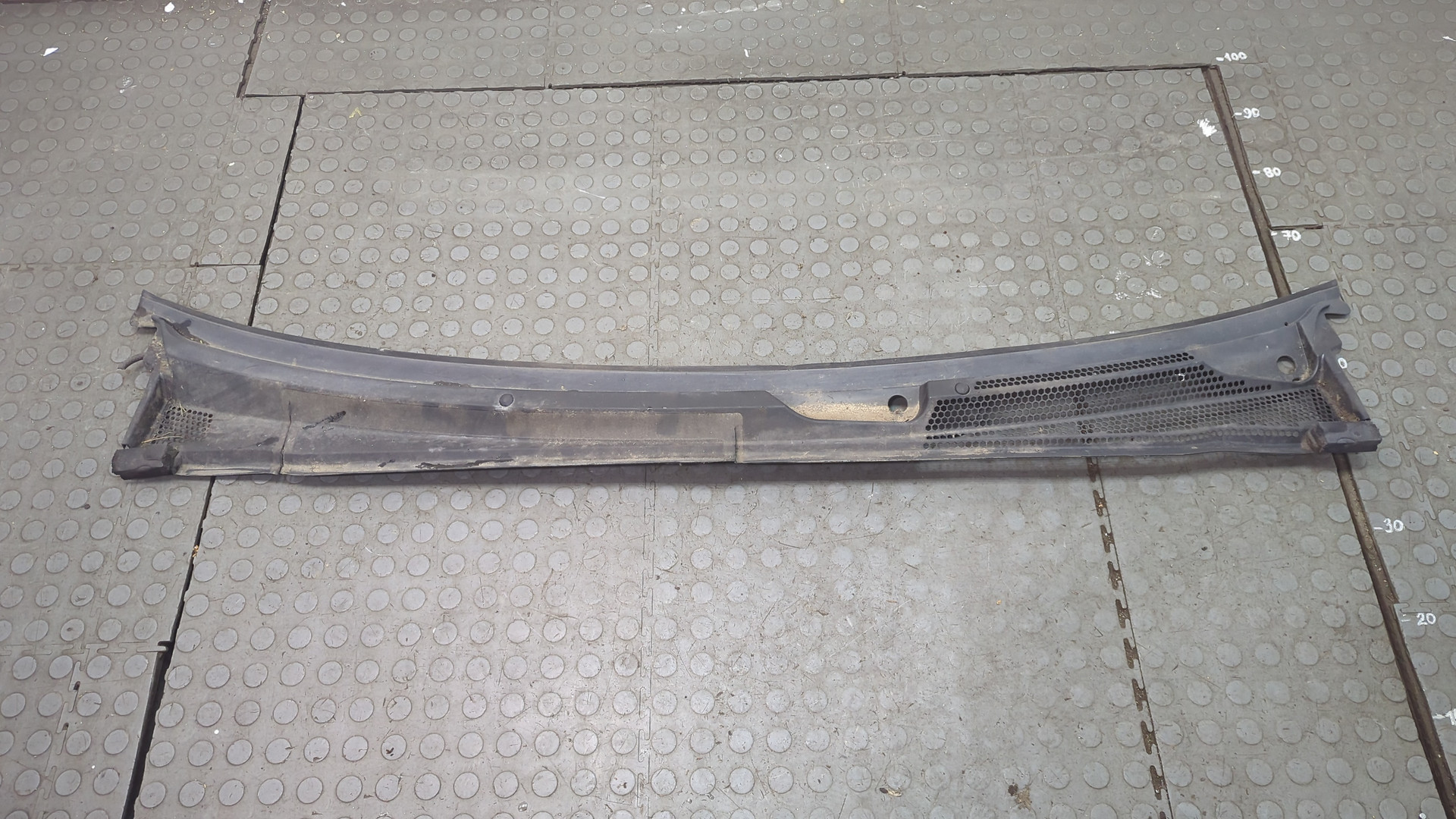 Решетка стеклоочистителей (Жабо)