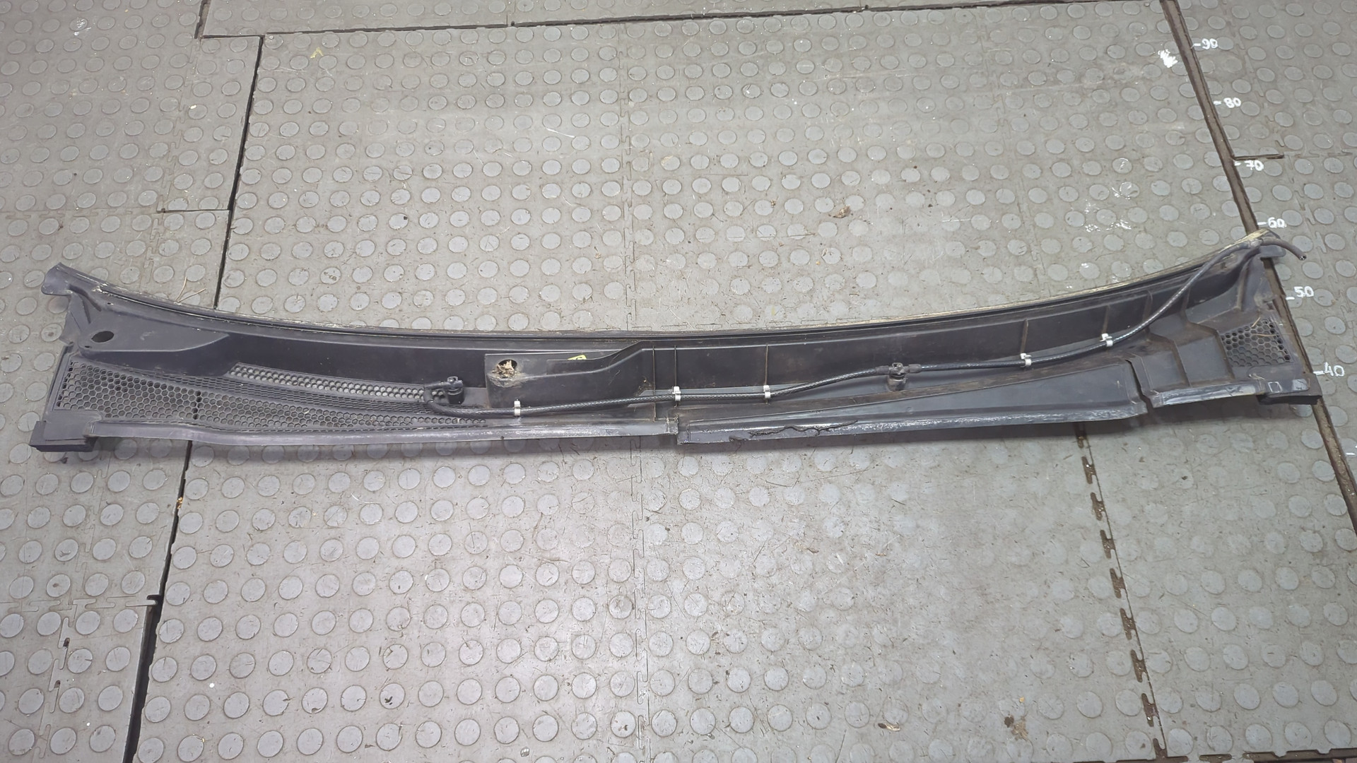 Решетка стеклоочистителей (Жабо)