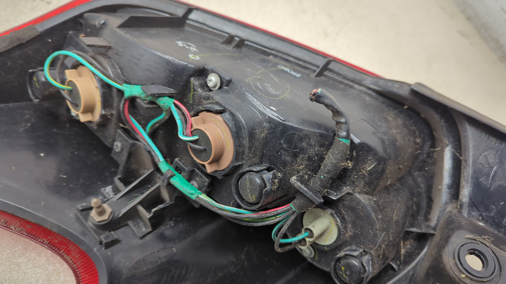 Фонарь задний левый