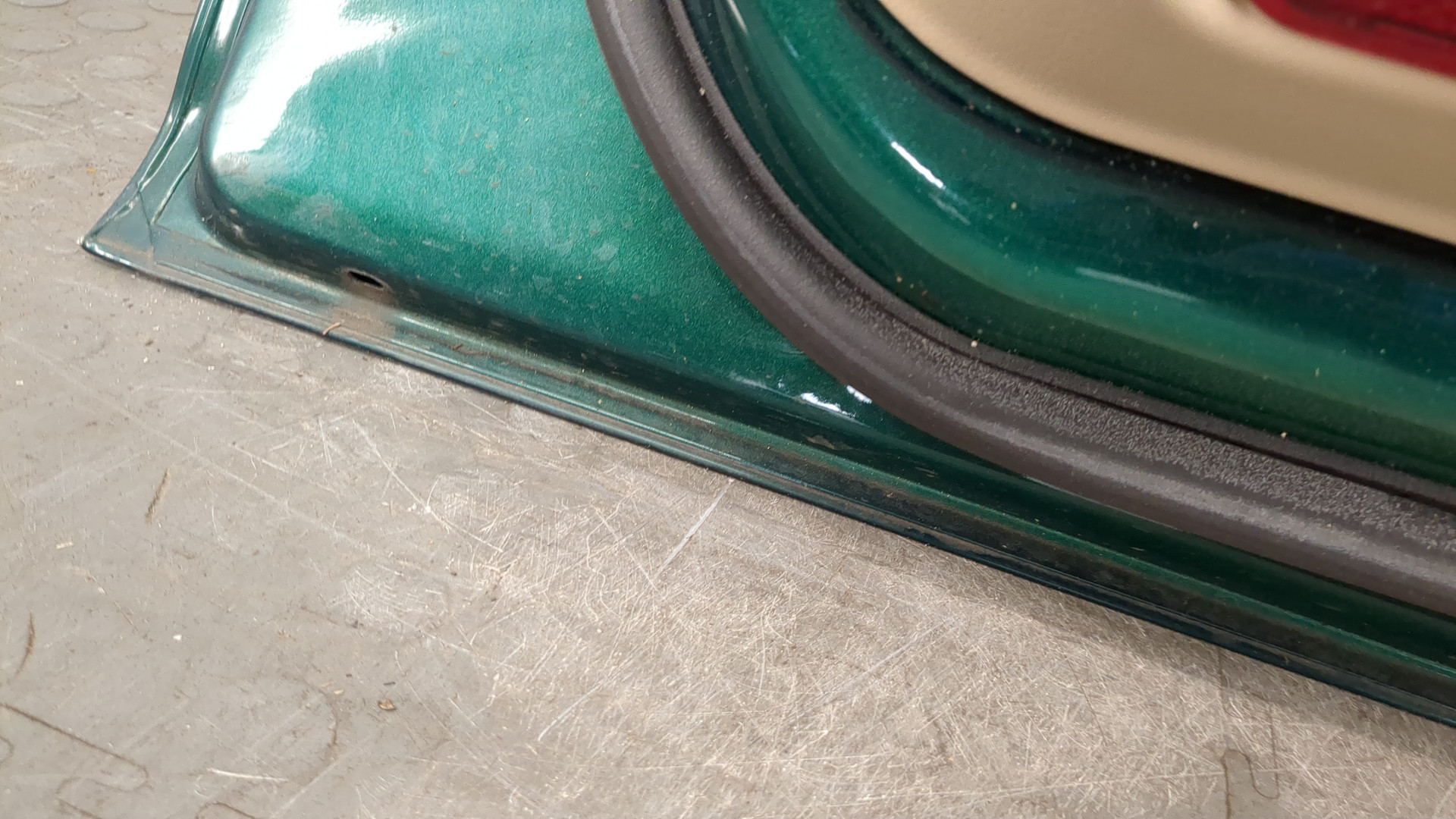 Дверь передняя левая