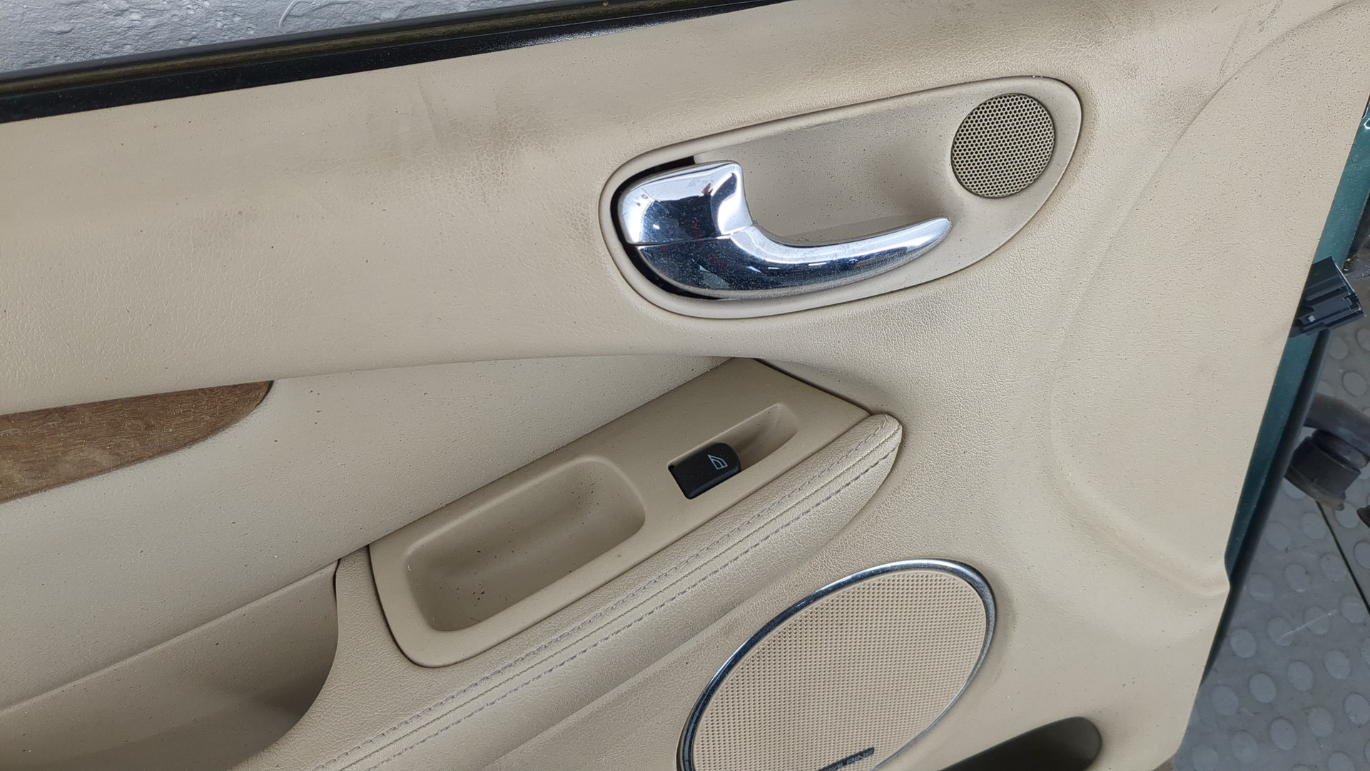 Дверь передняя левая