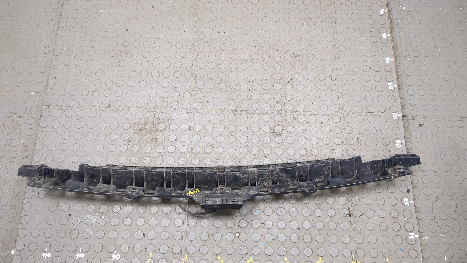 Кронштейн заднего бампера