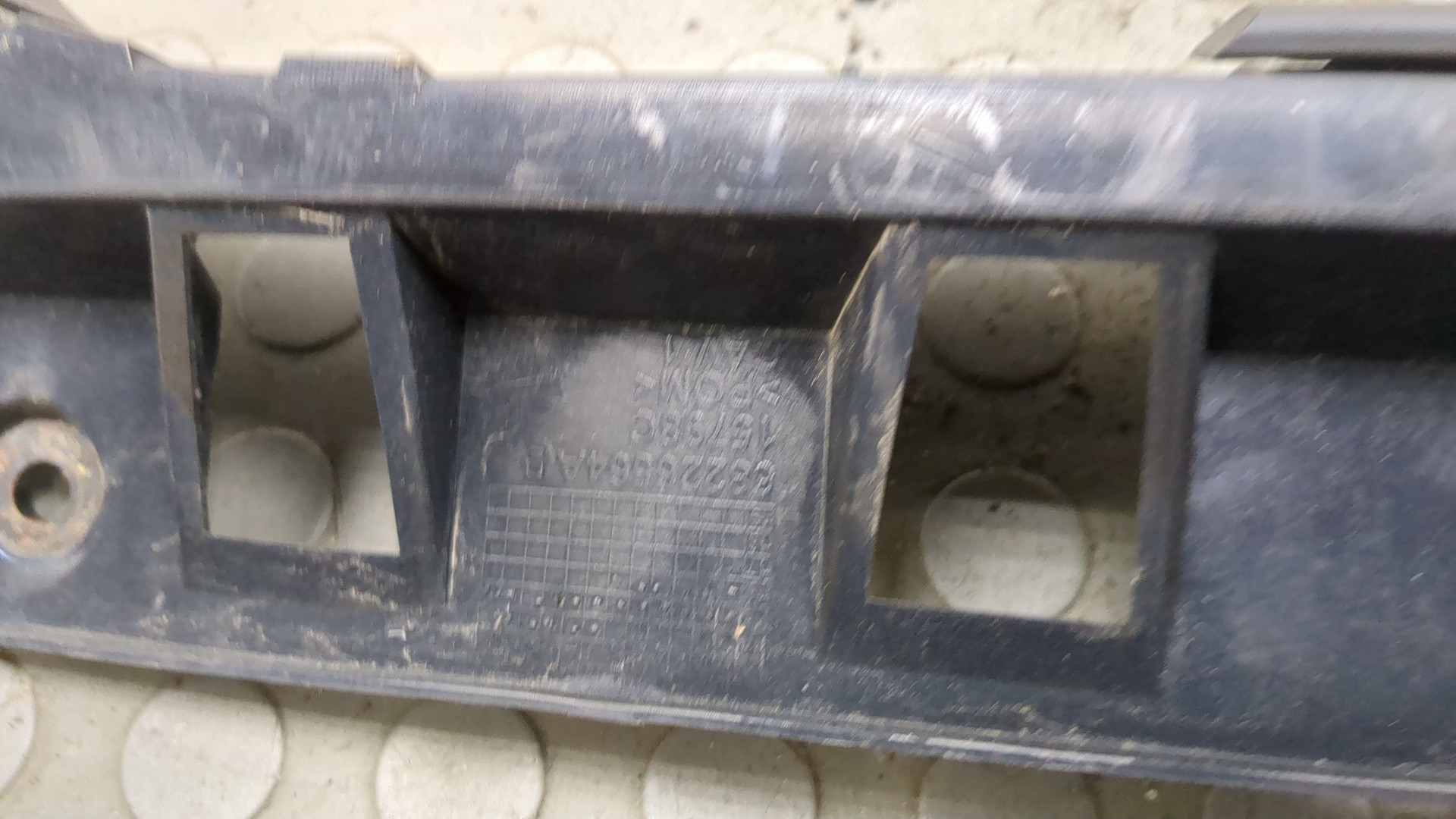 Кронштейн заднего бампера