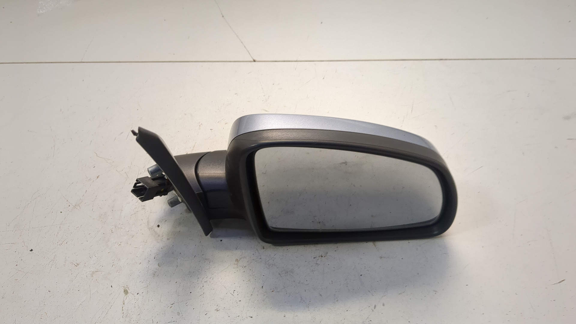 Зеркало правое электрическое