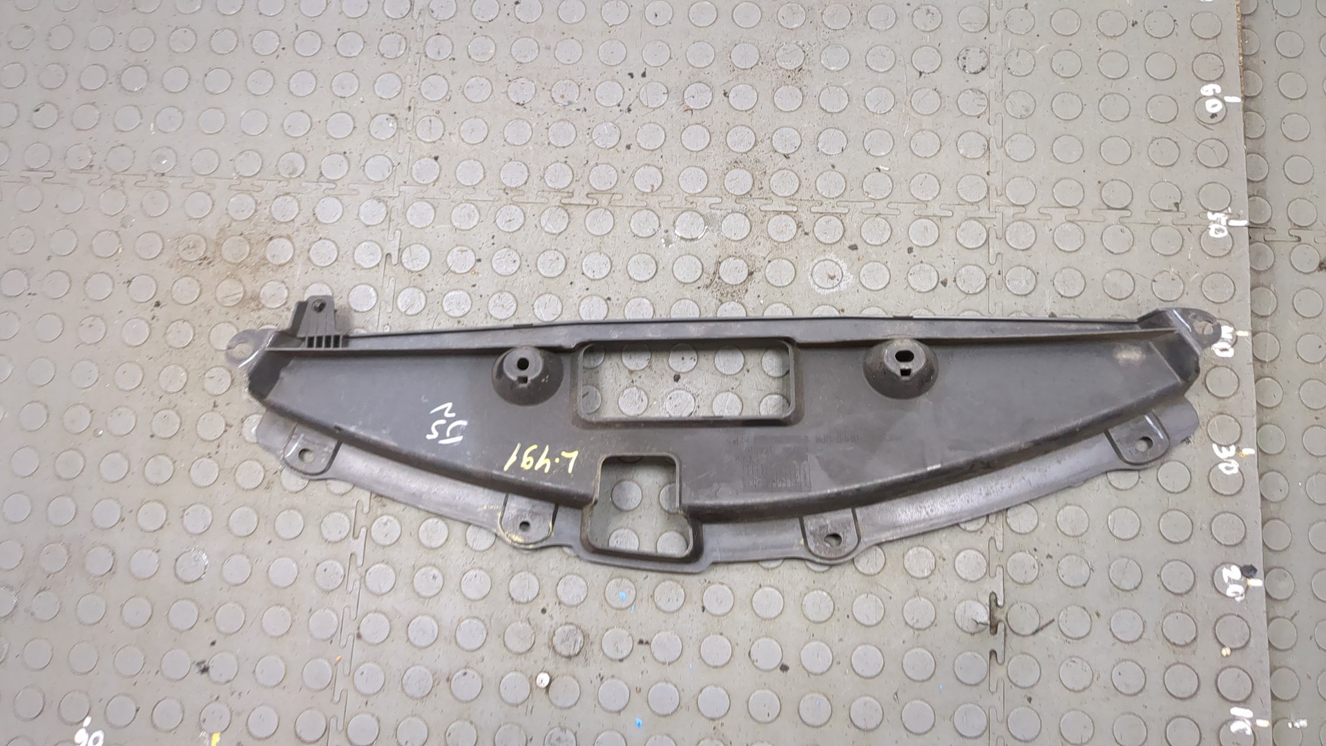 Кожух замка капота