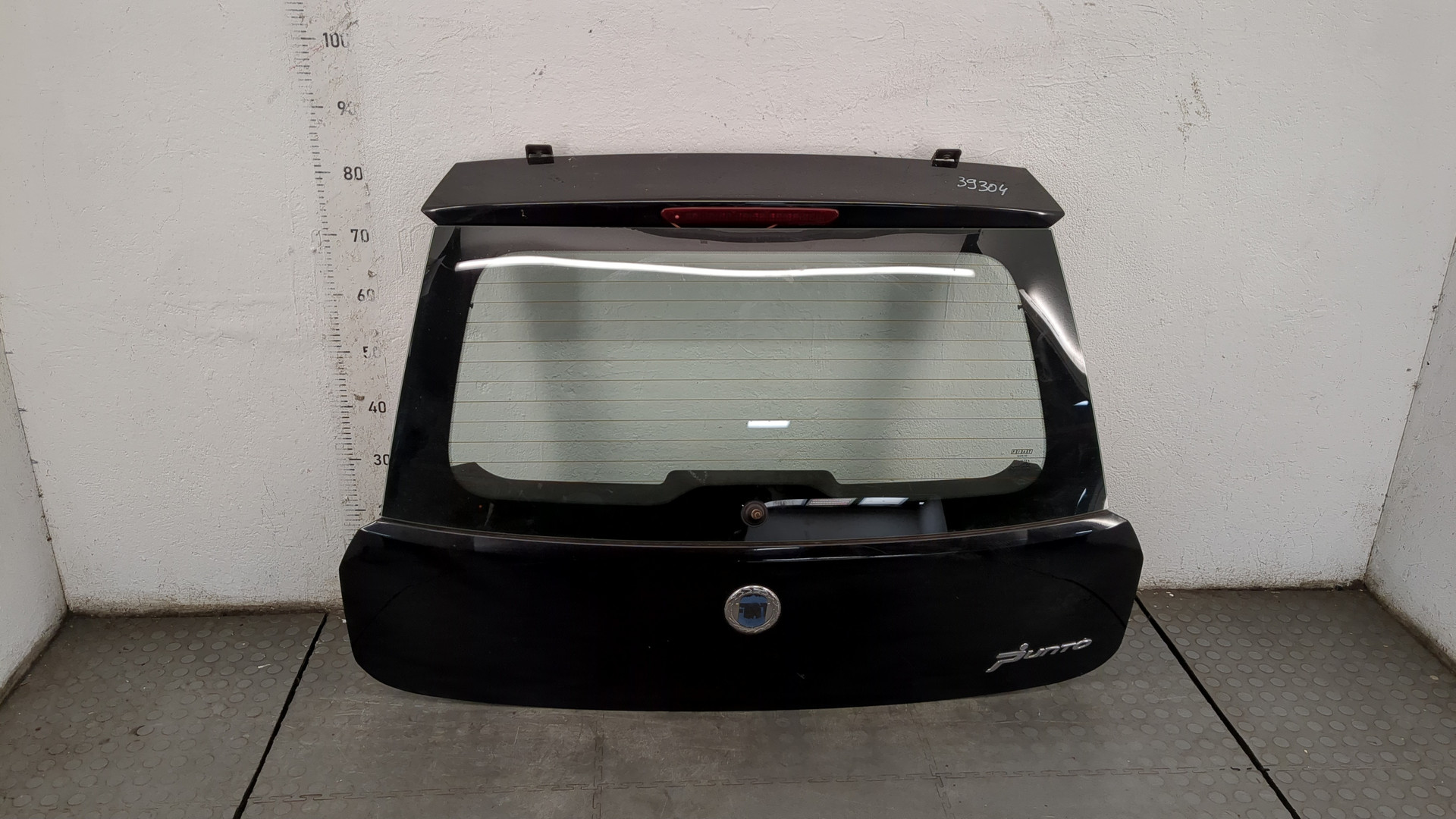 Дверь багажника