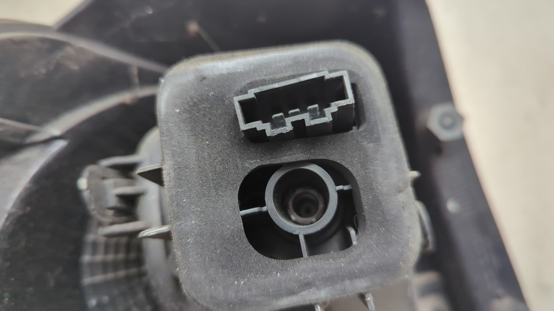 Фонарь задний правый