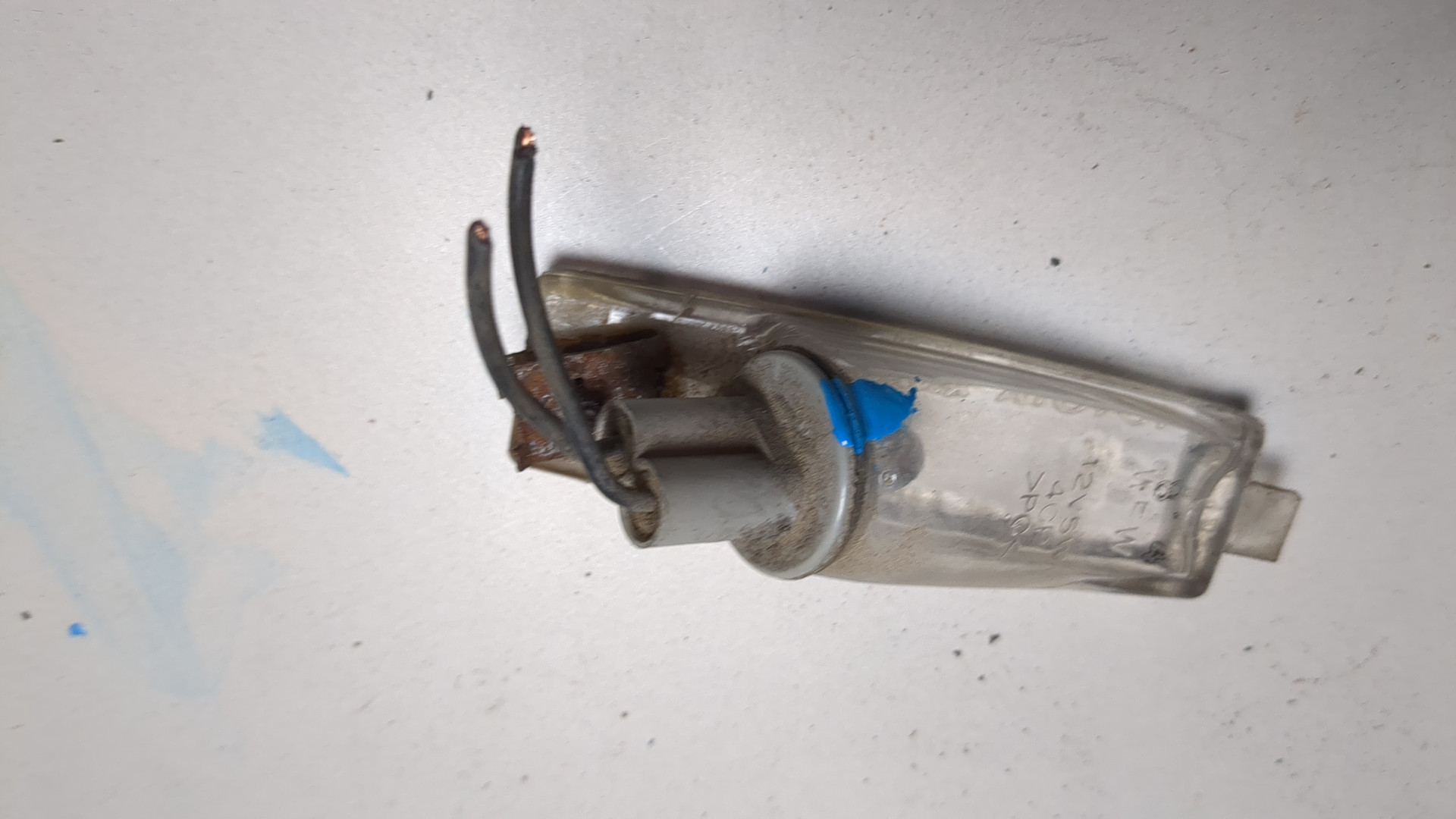 Фонарь подсветки номера