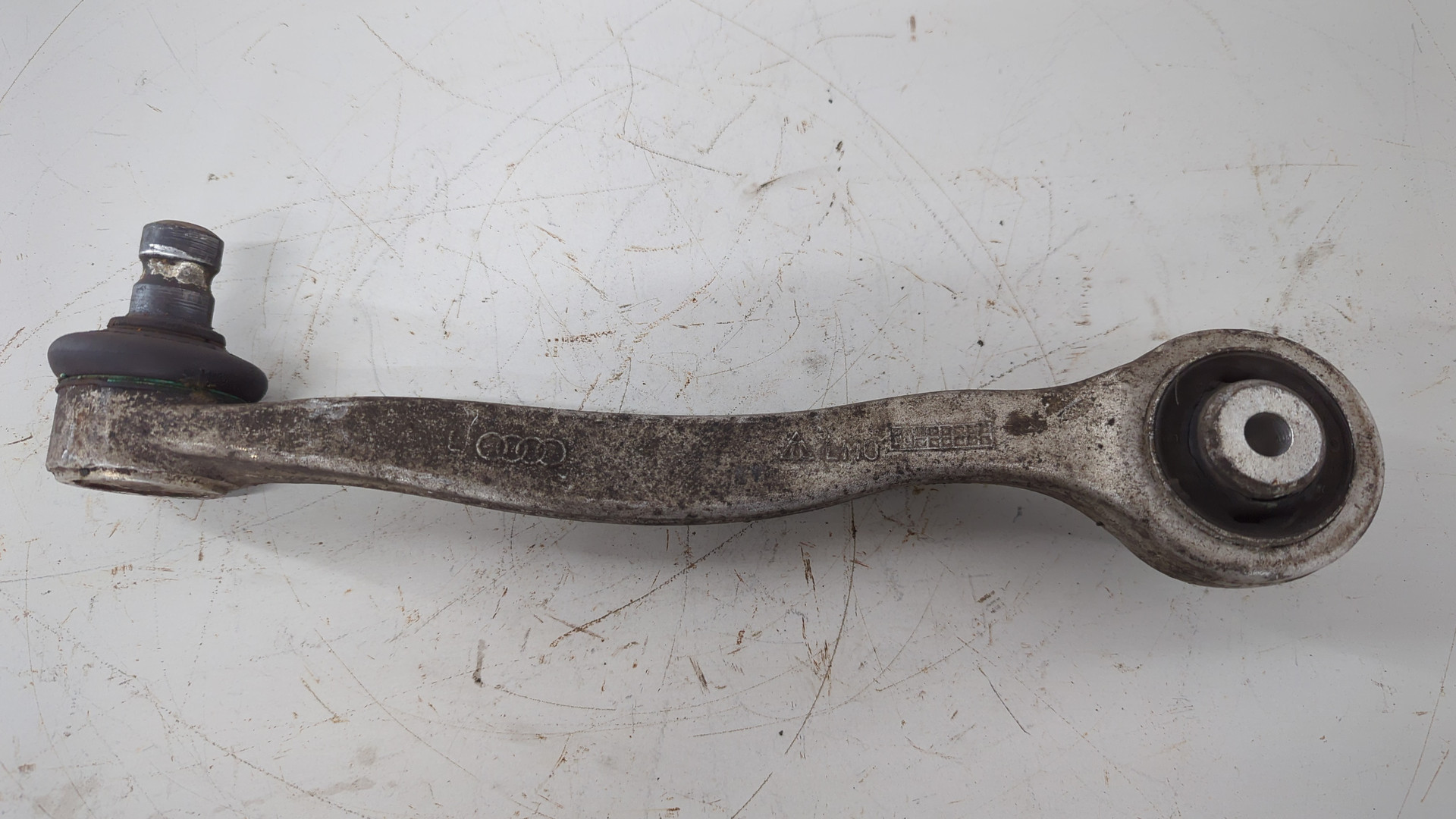 Рычаг передний левый