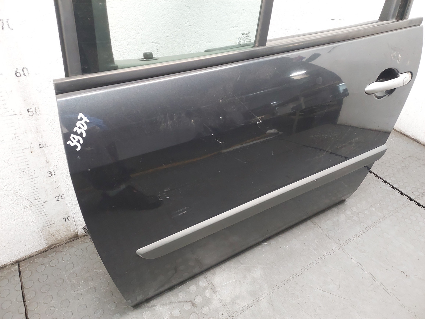 Дверь передняя левая