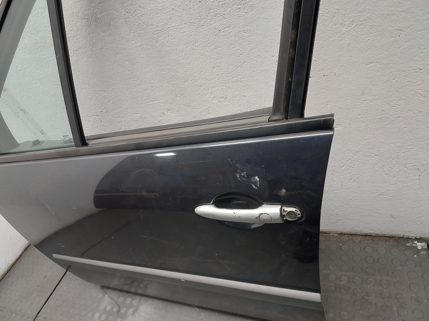 Дверь передняя левая