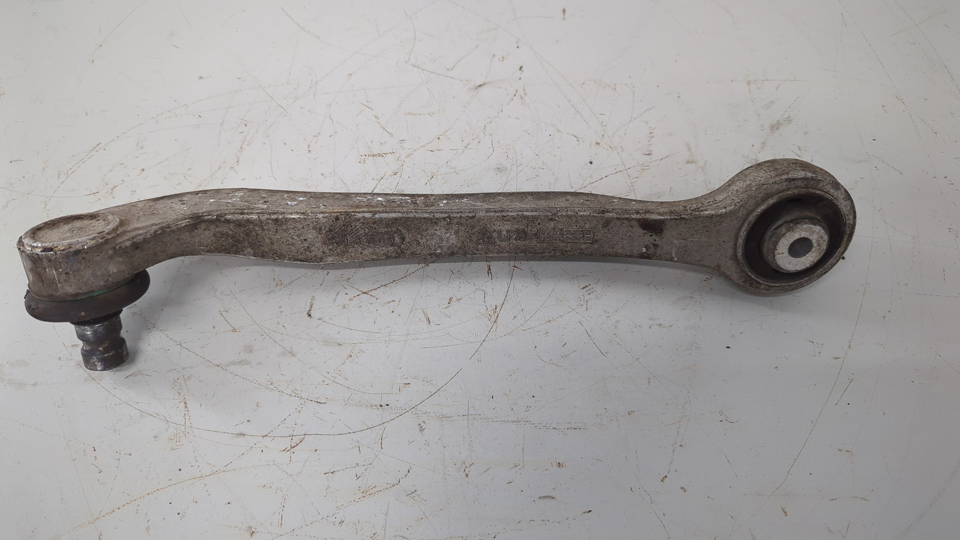 Рычаг передний левый