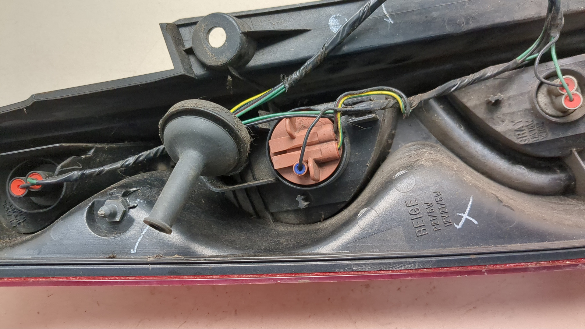 Фонарь задний правый