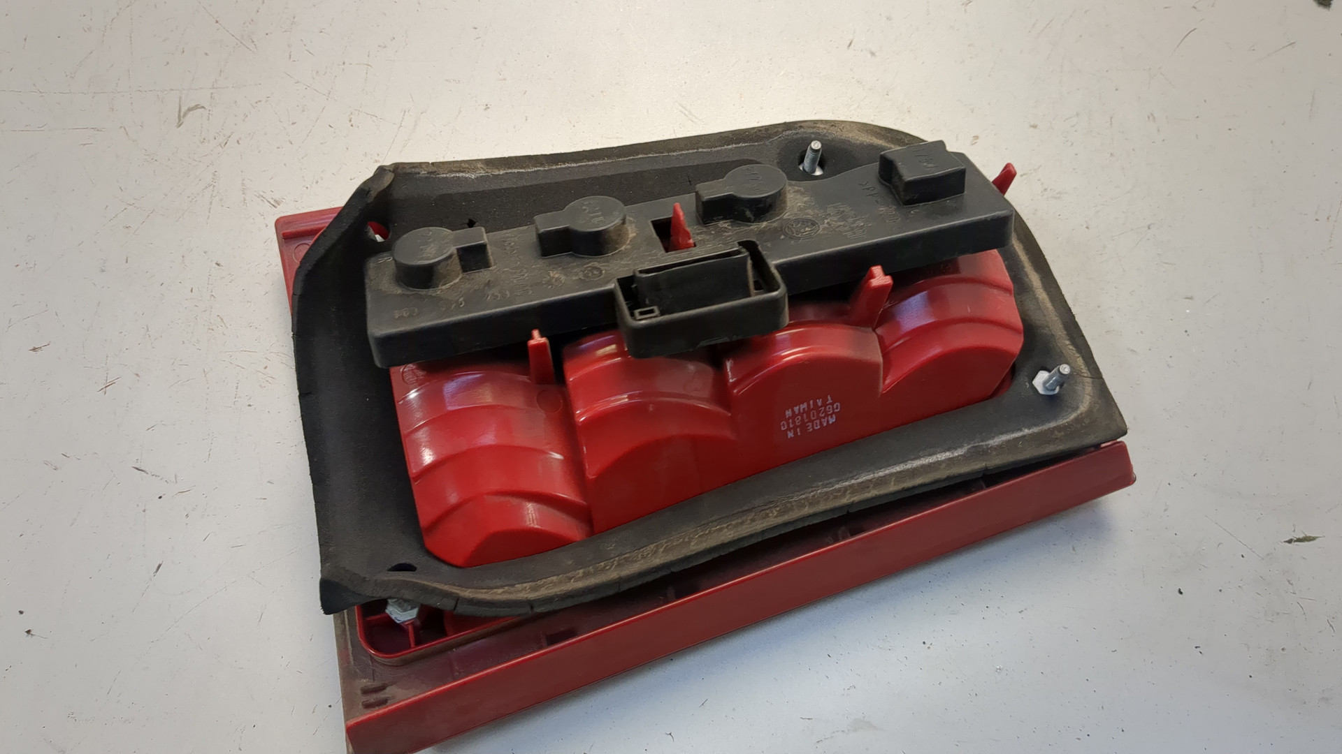 Фонарь задний правый