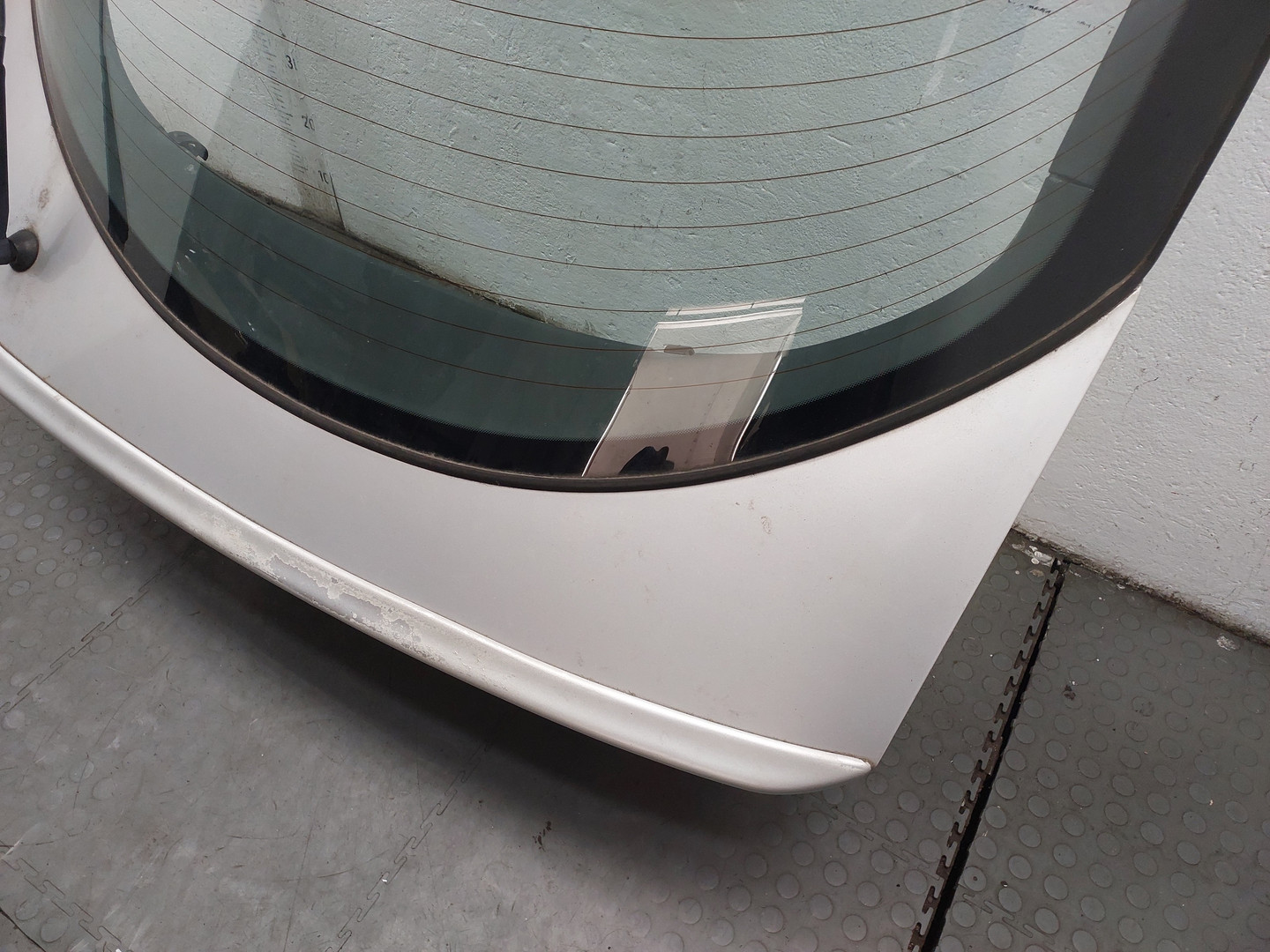 Дверь багажника