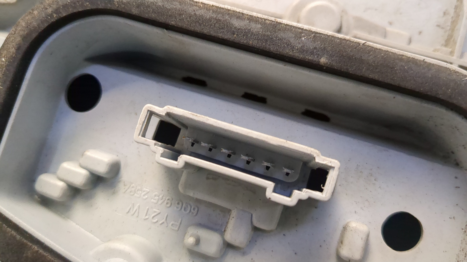 Фонарь задний правый