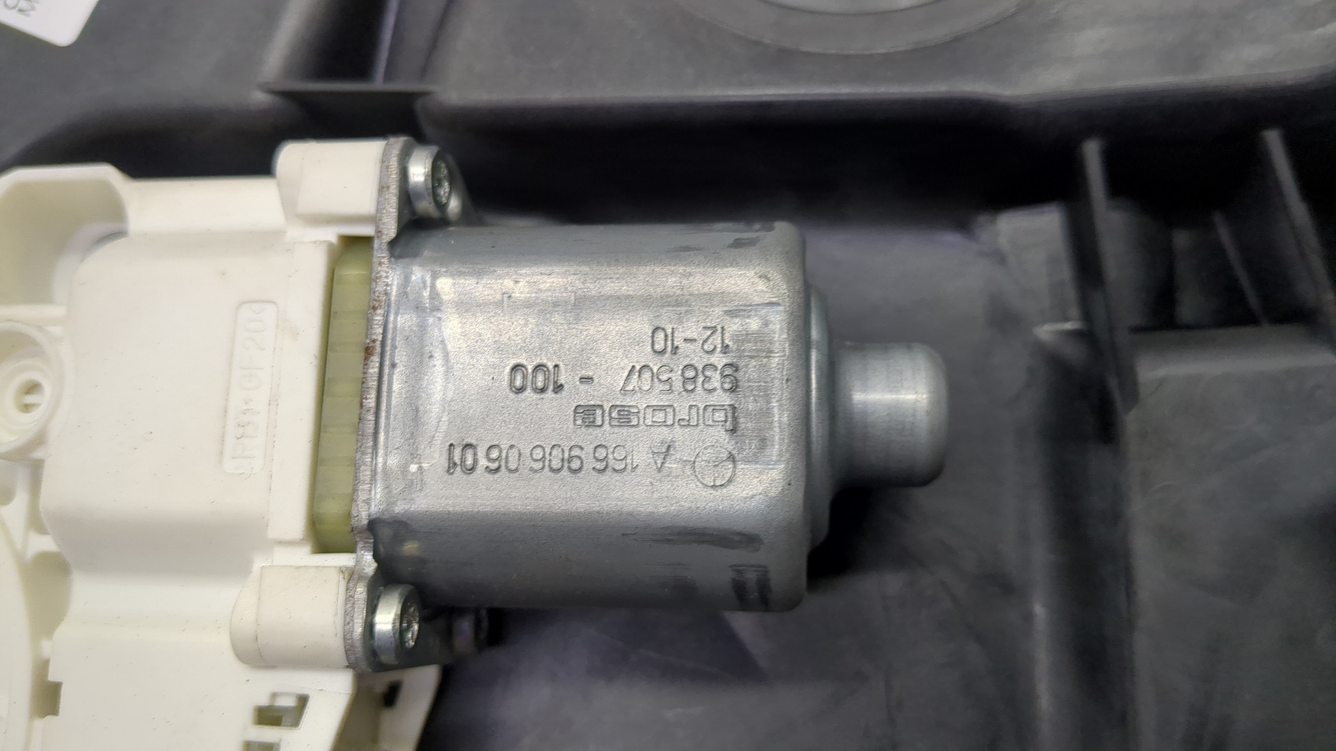 Стеклоподъемник электр. задний правый