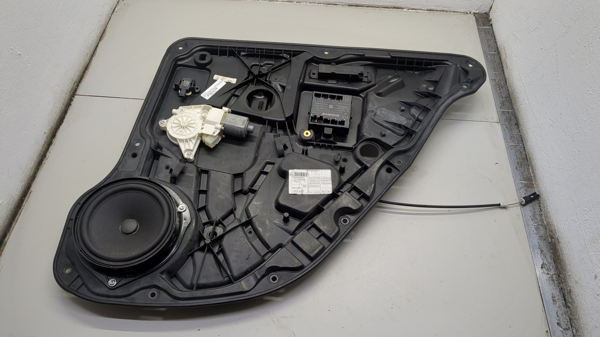 Стеклоподъемник электр. задний правый