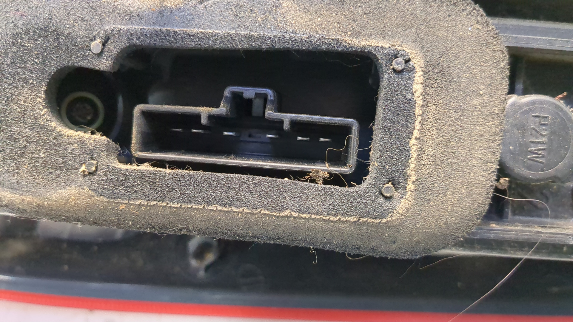 Фонарь задний левый