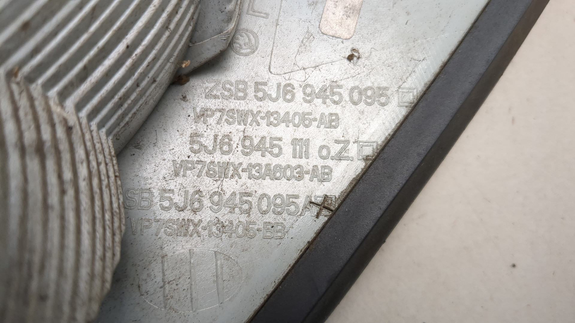 Фонарь задний левый