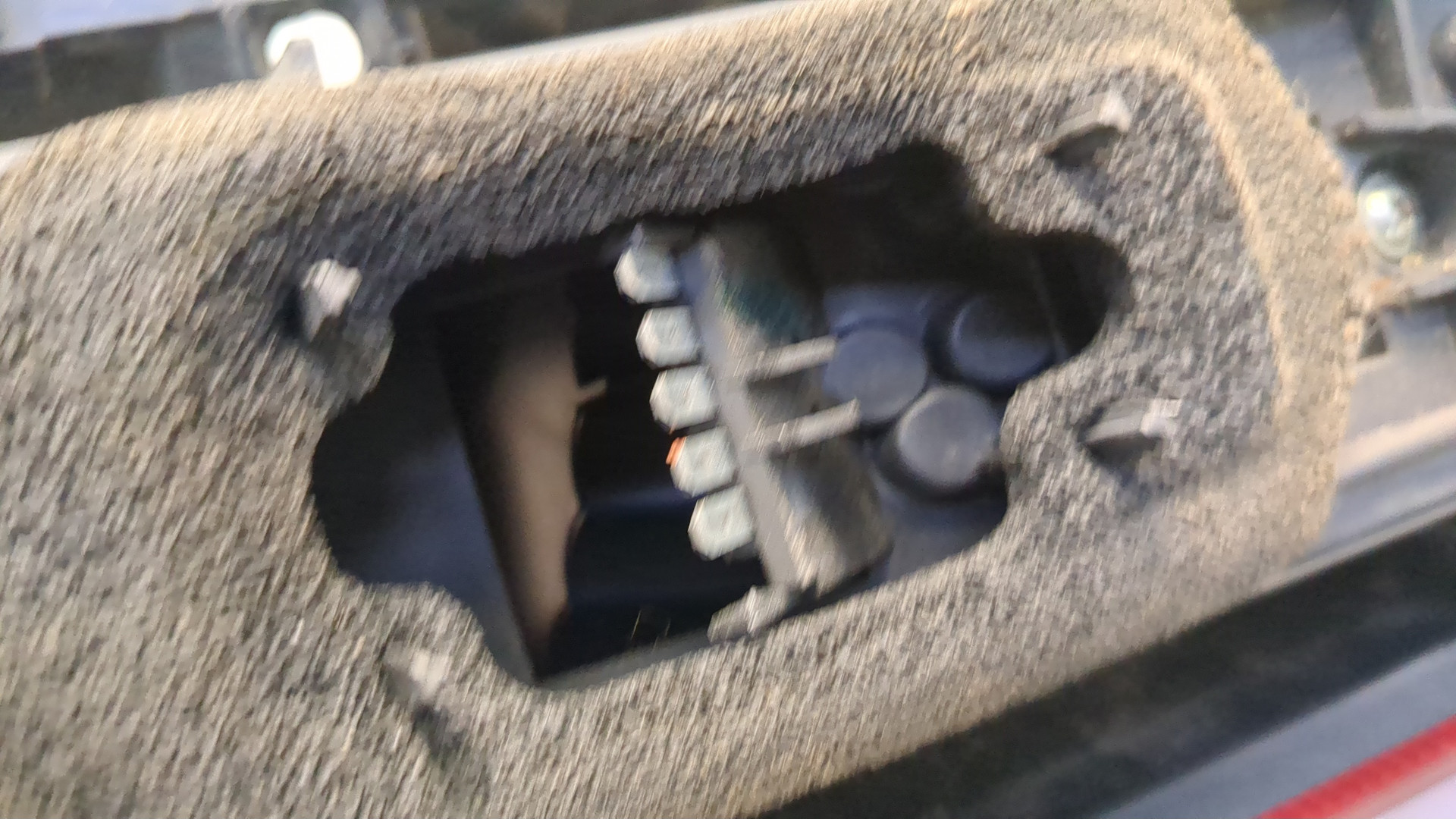 Фонарь задний левый