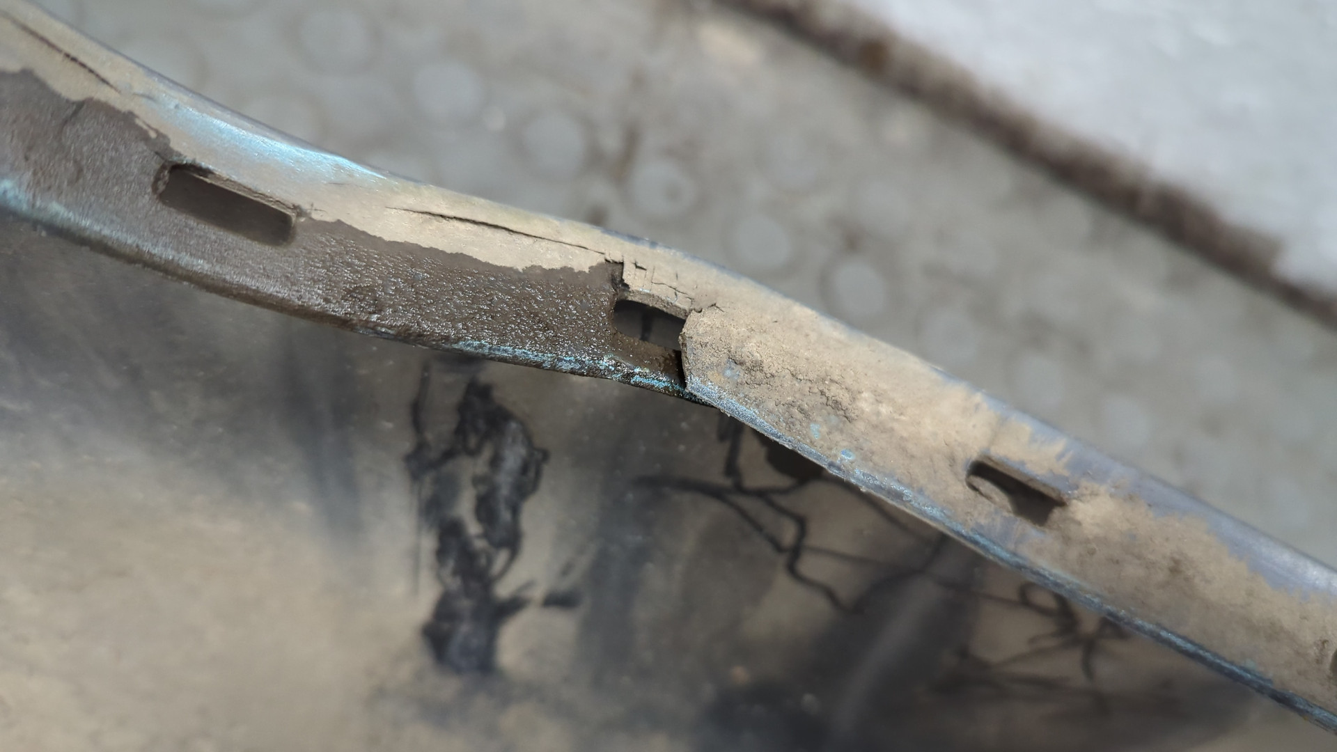 Бампер задний