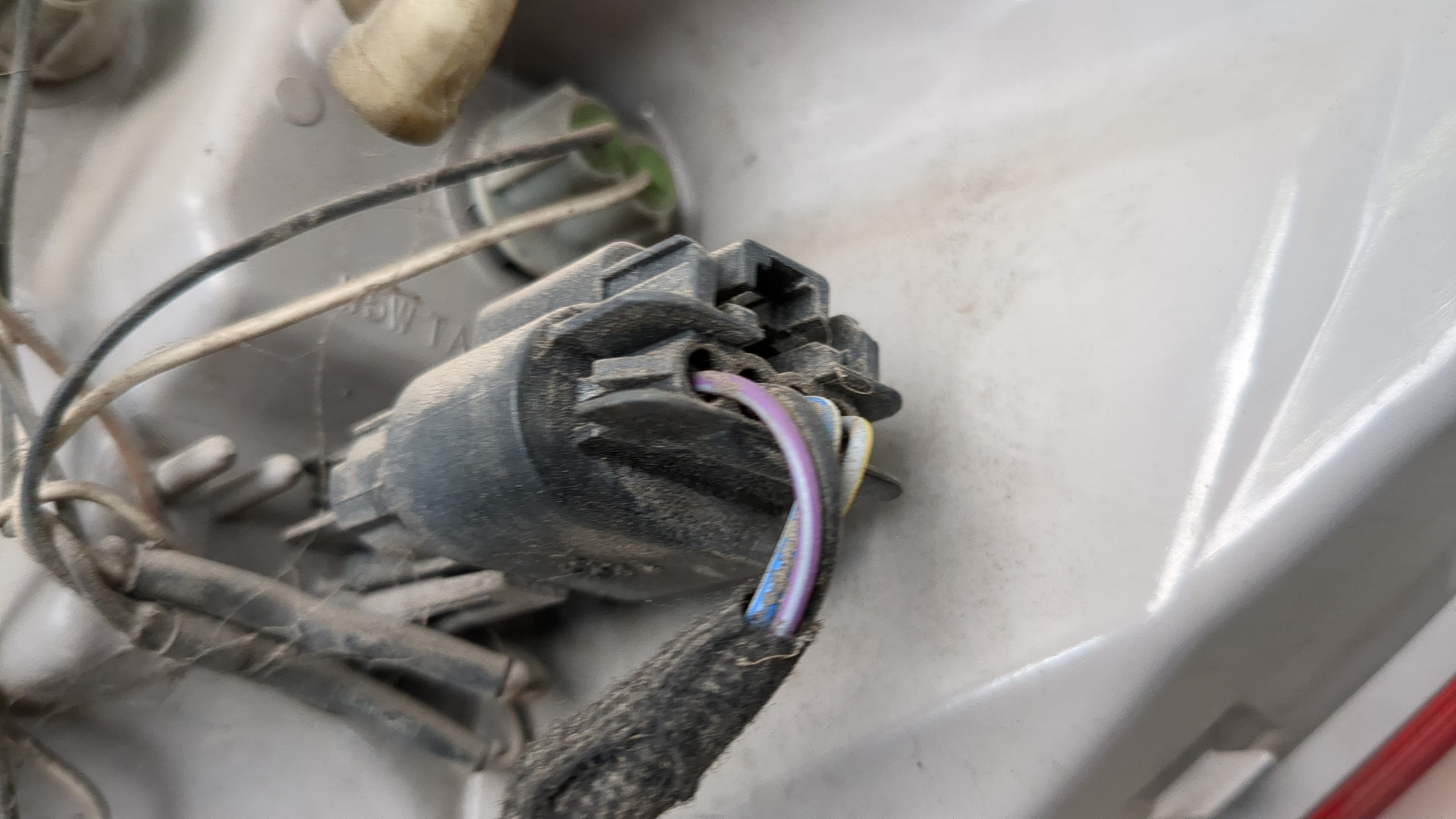 Фонарь задний левый