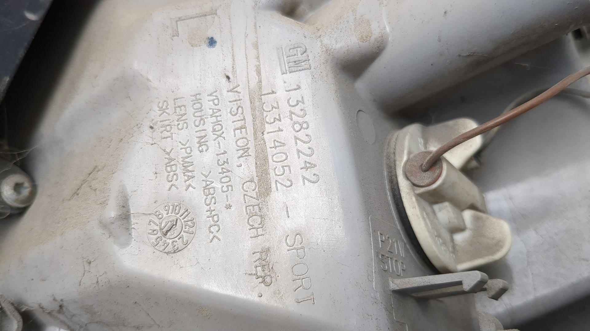 Фонарь задний левый