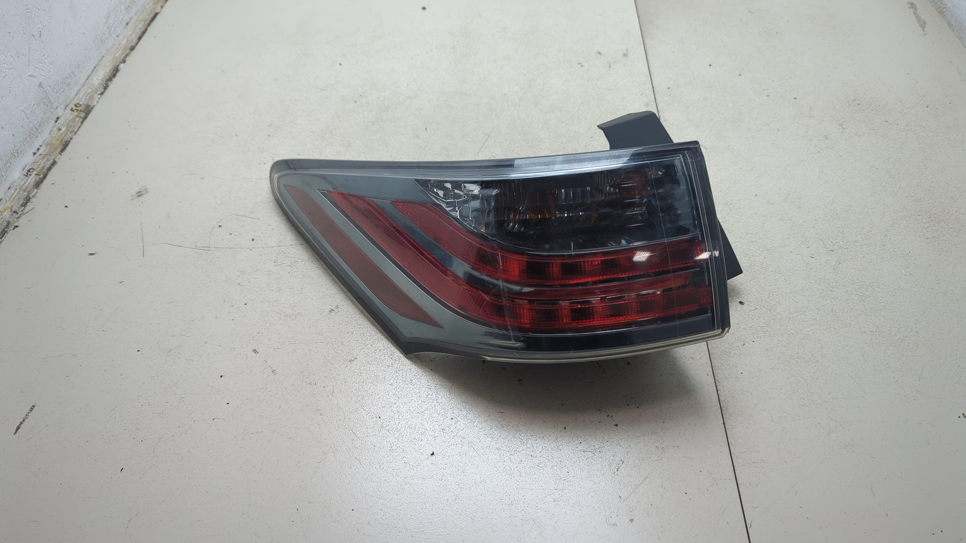 Фонарь задний левый