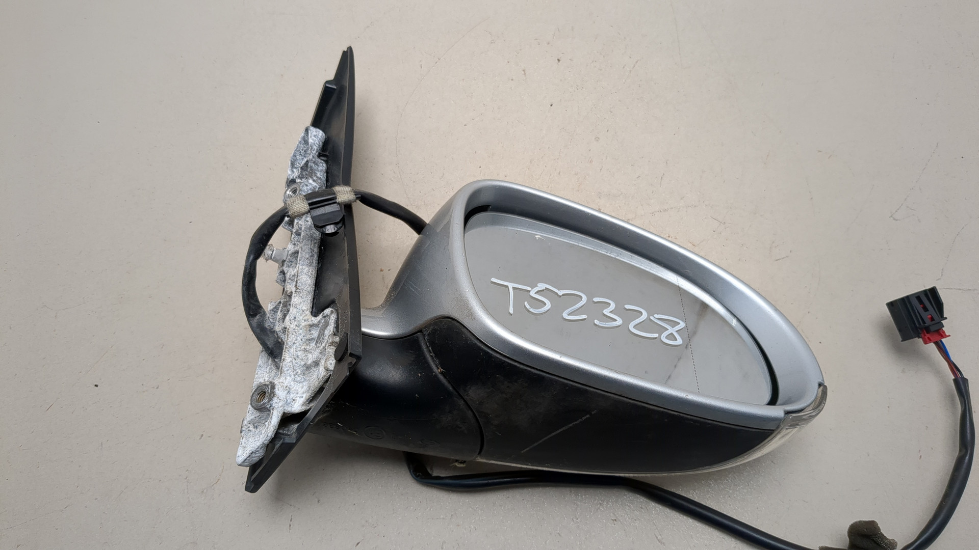 Зеркало правое электрическое