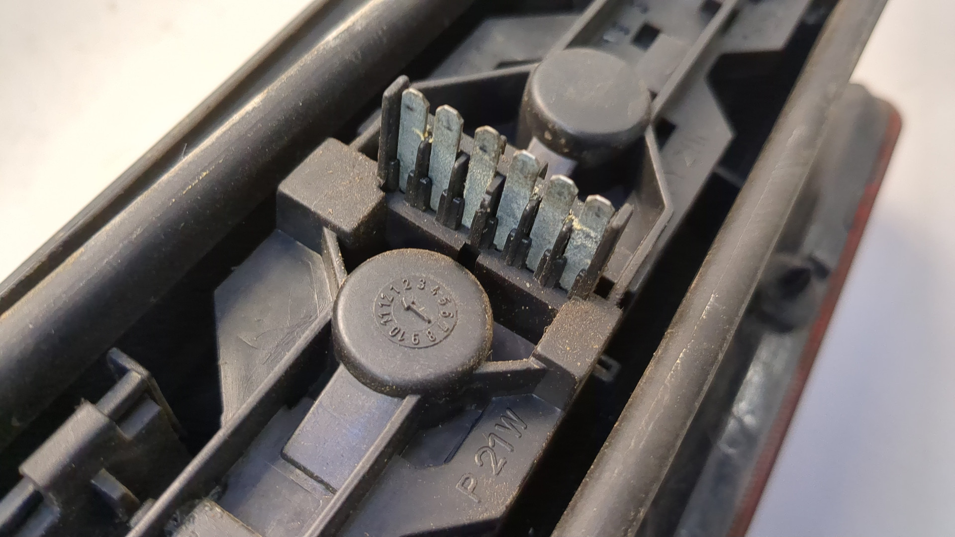 Фонарь задний левый