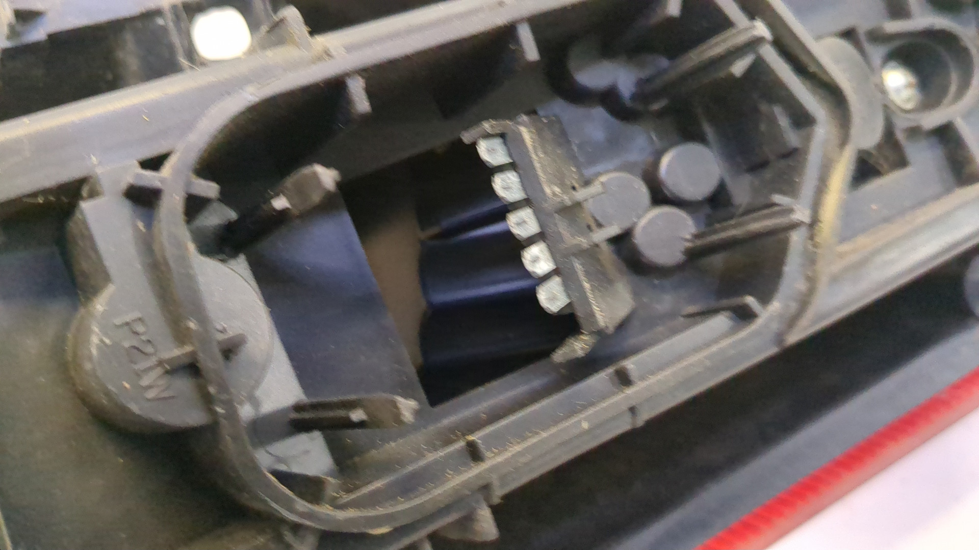 Фонарь задний левый