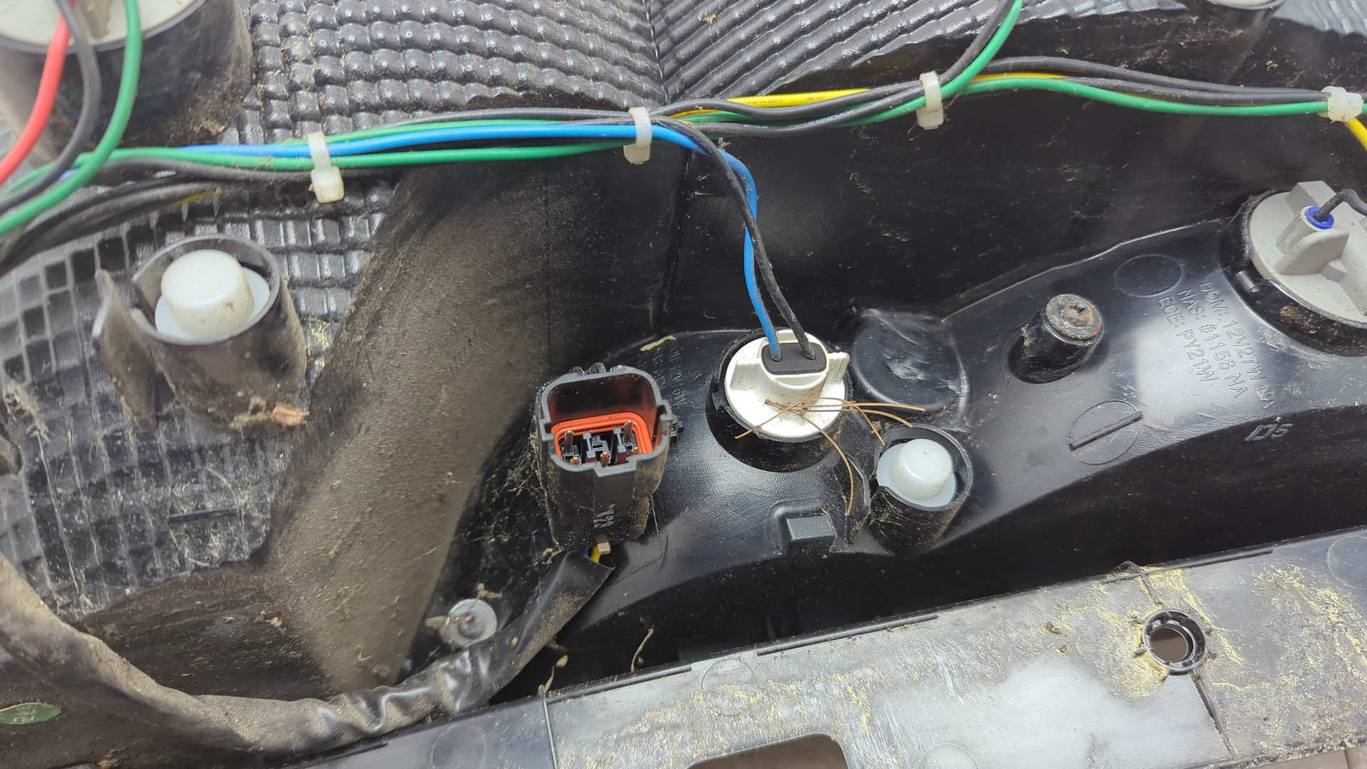 Фонарь задний правый