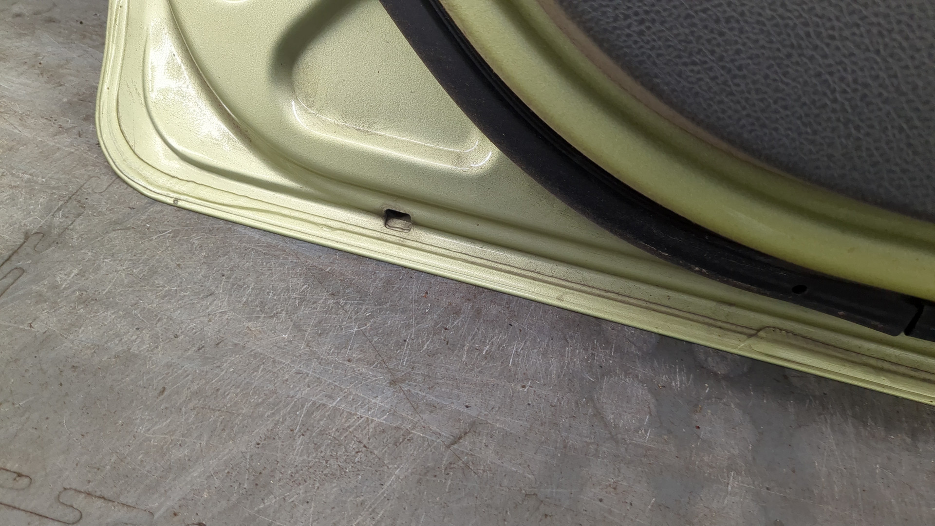 Дверь задняя левая