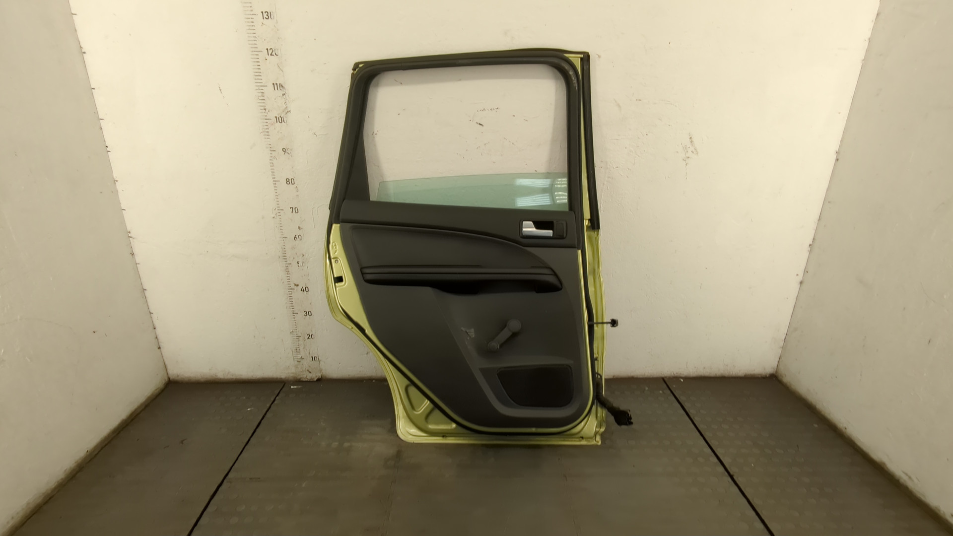 Дверь задняя левая