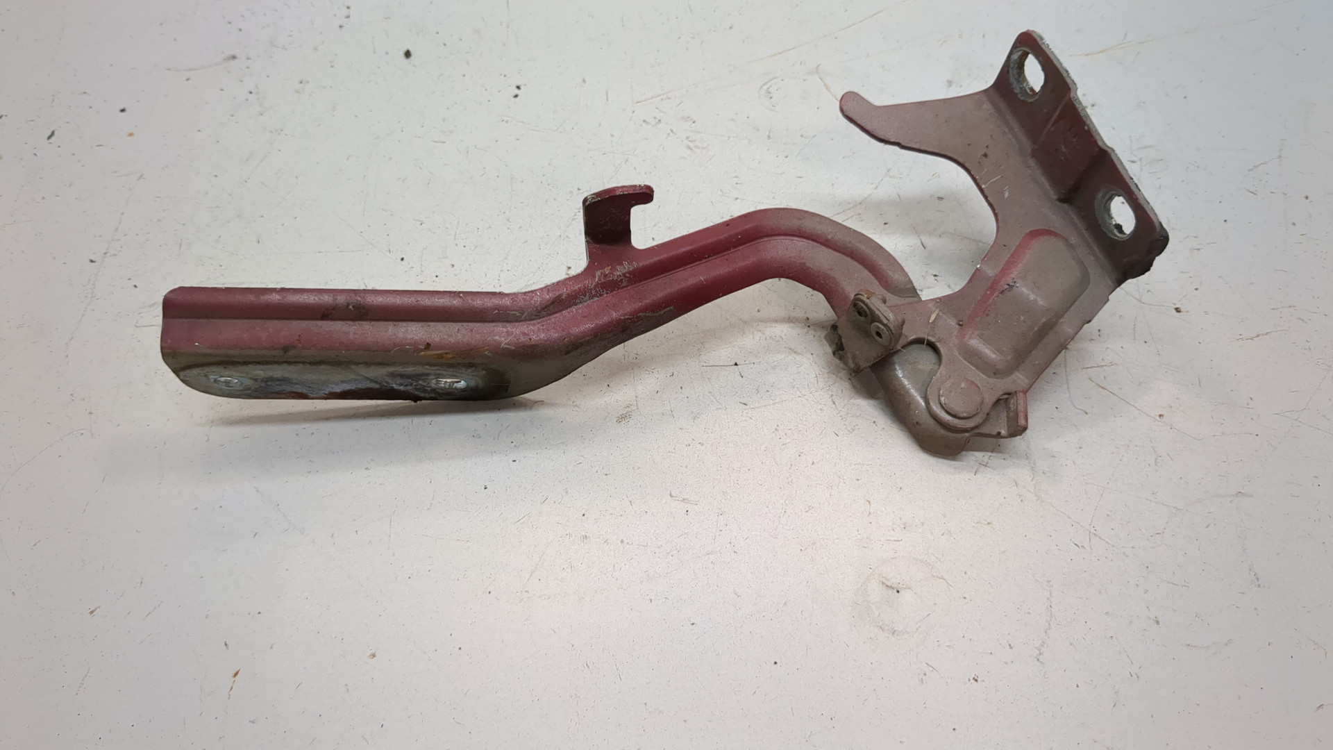 Петля капота правая