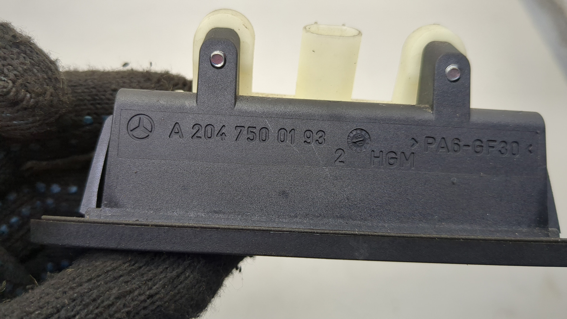 Кнопка открывания багажника