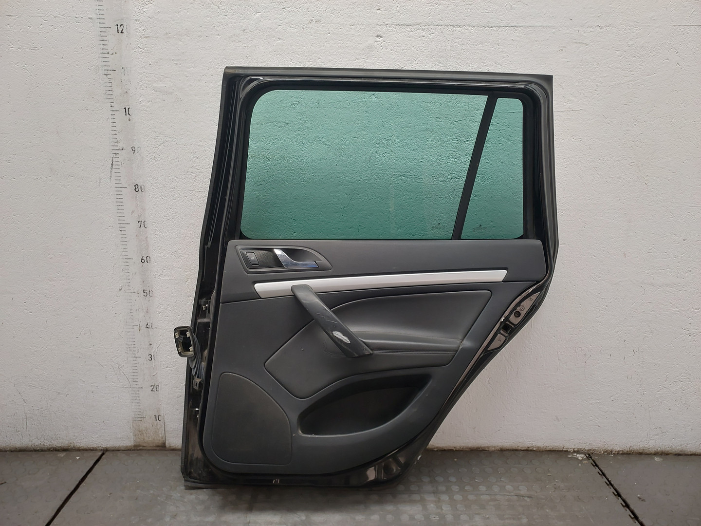 Дверь задняя правая