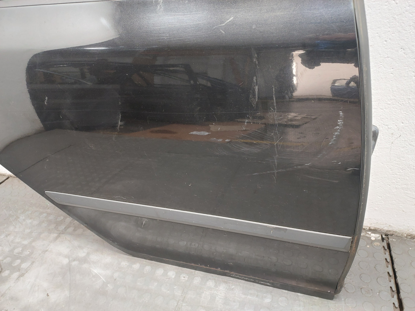 Дверь задняя правая