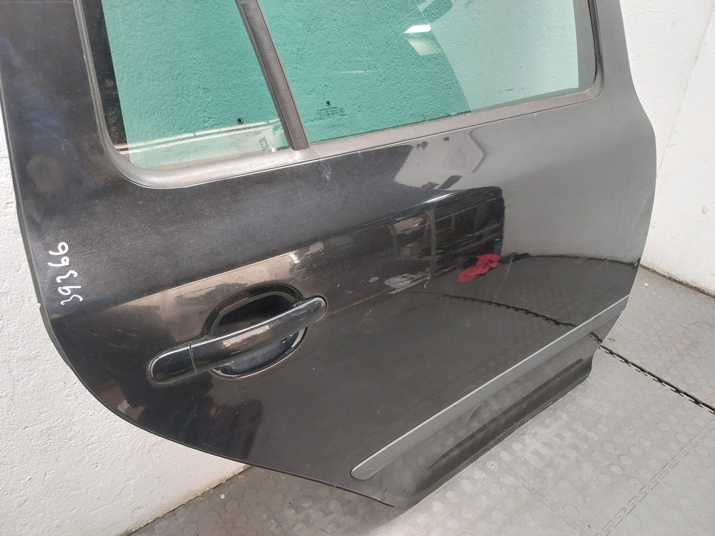 Дверь задняя правая