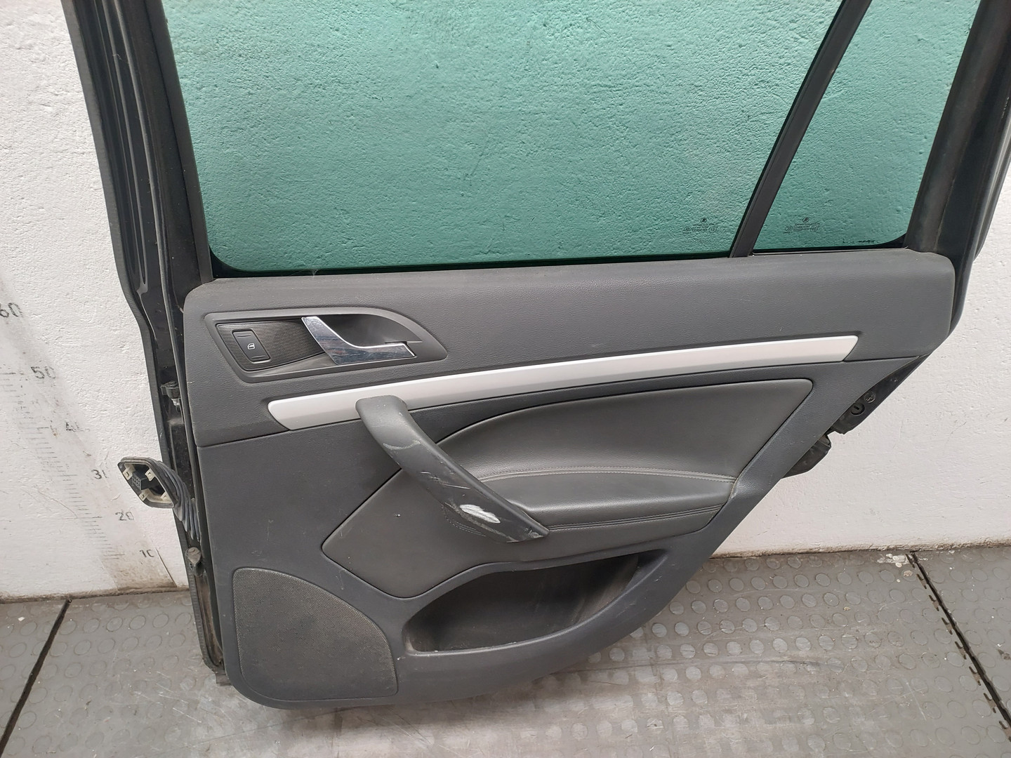 Дверь задняя правая