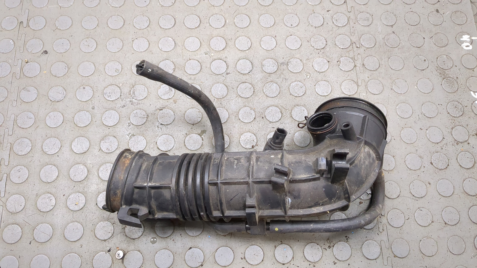 Патрубок воздушного фильтра