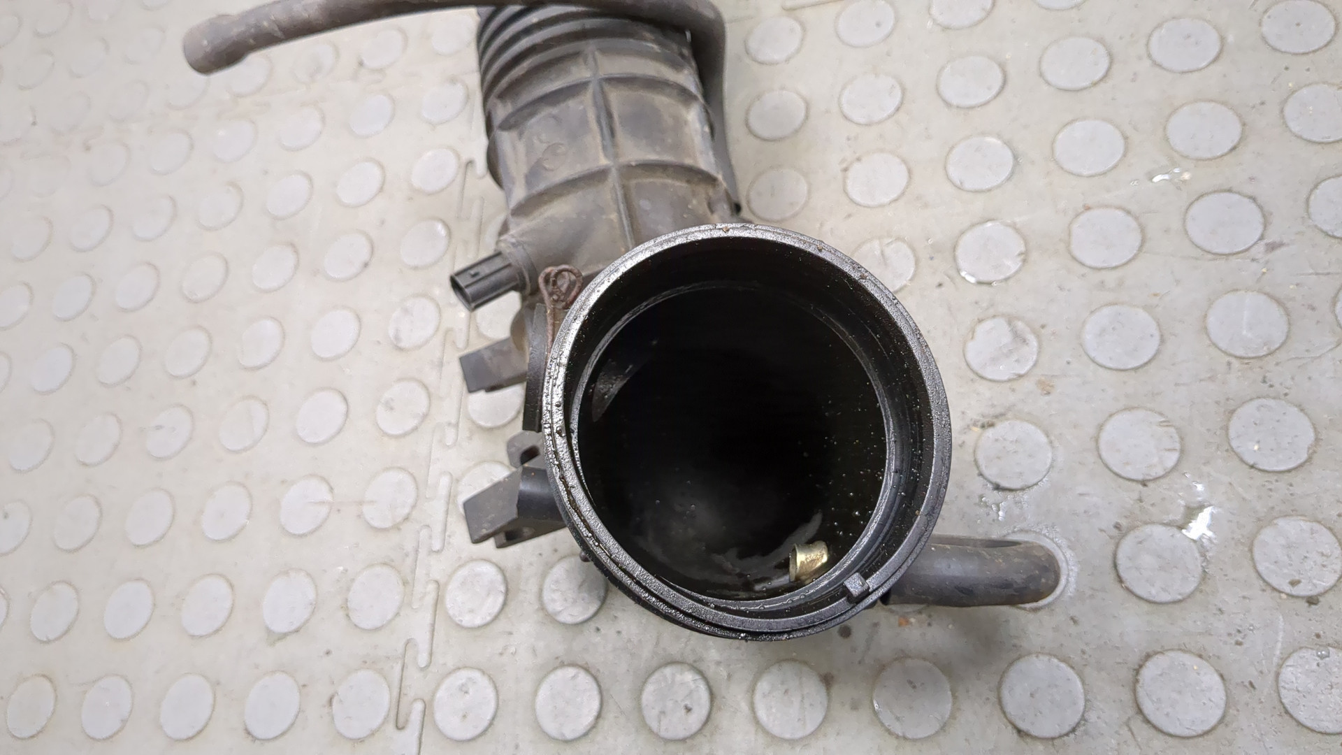 Патрубок воздушного фильтра