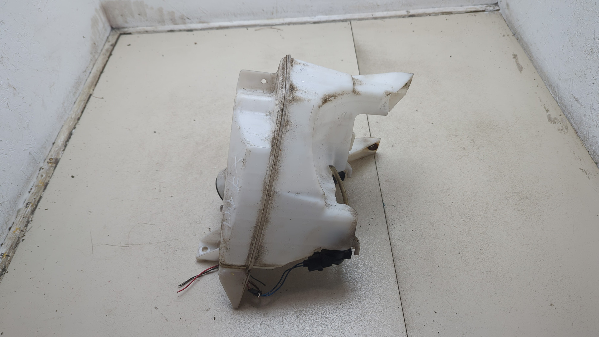 Бачок омывателя лобового стекла