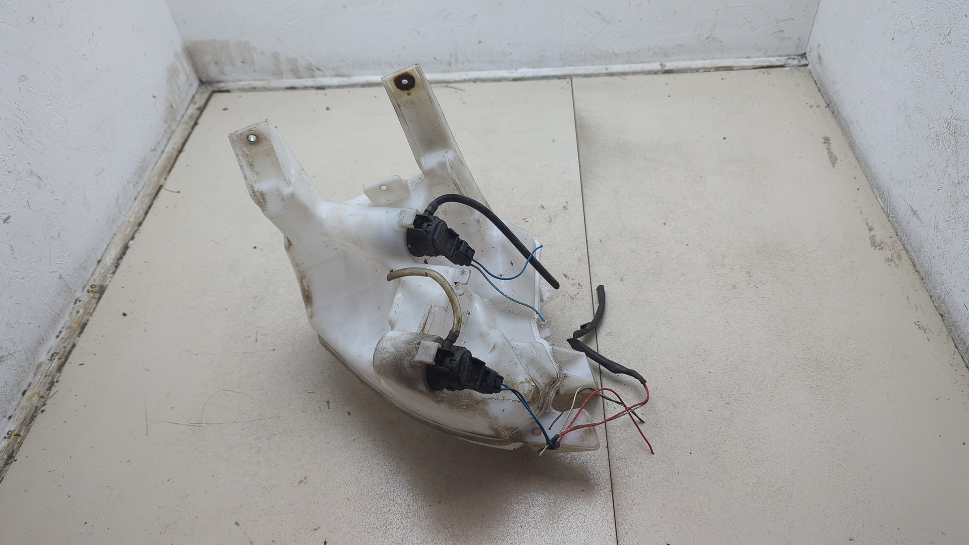 Бачок омывателя лобового стекла